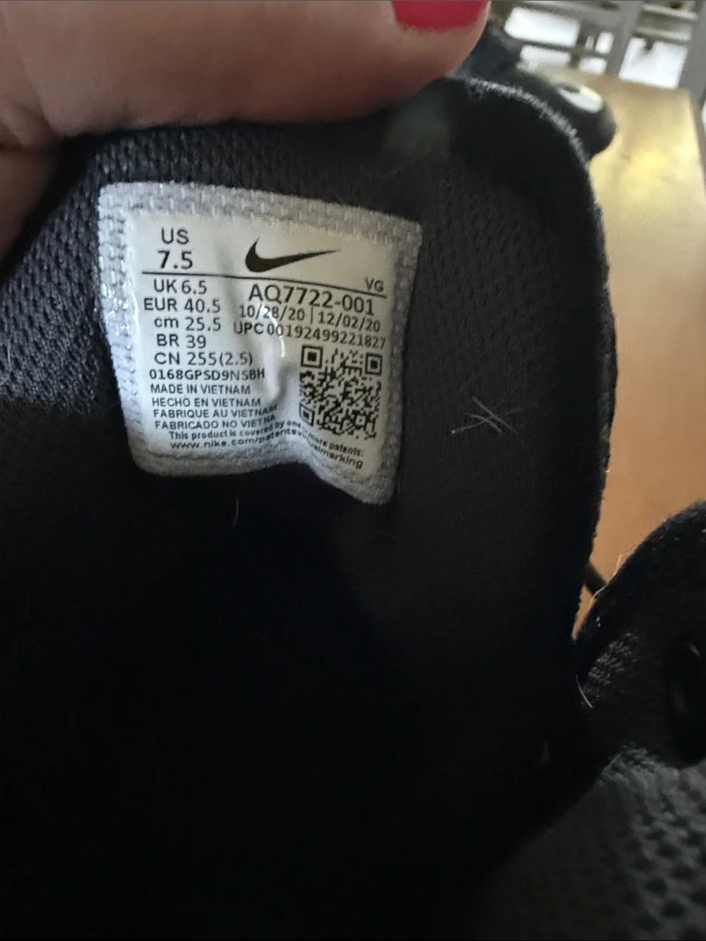 Nike Men's Black and White Athletic Cleats